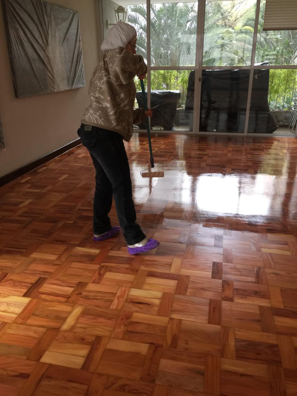 Damas em Demolição, acabamento Damas · aplicação de resina Bona