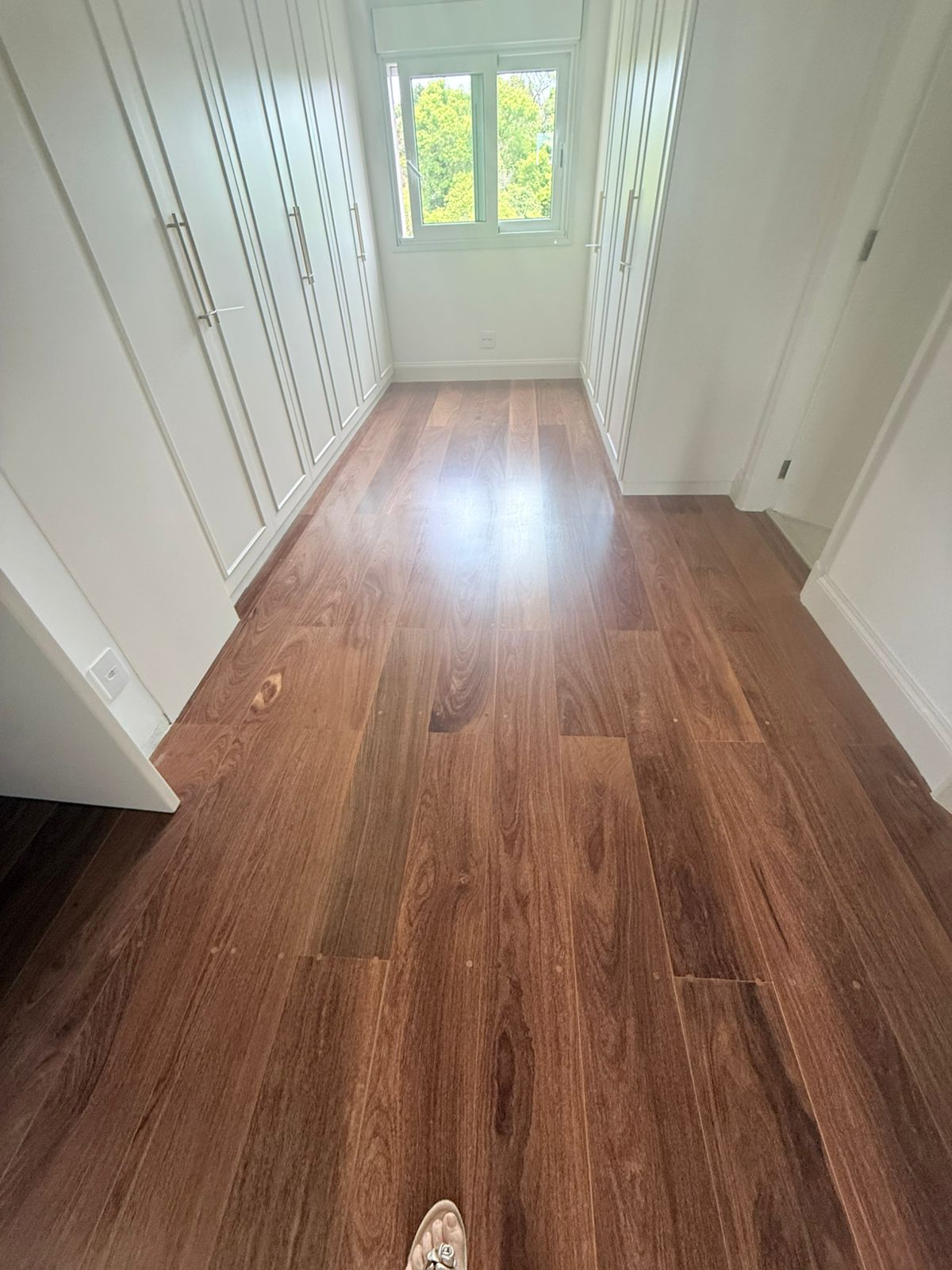Assoalho em Cumaru, acabamento Closet · Bona Mega