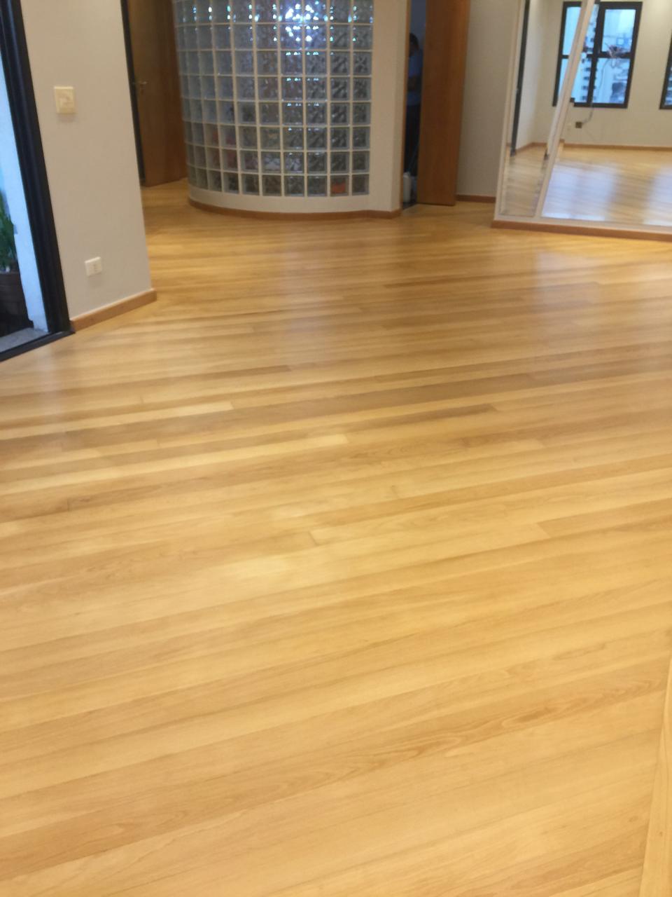 Assoalho em Marfim, acabamento Marfim · régua larga clara